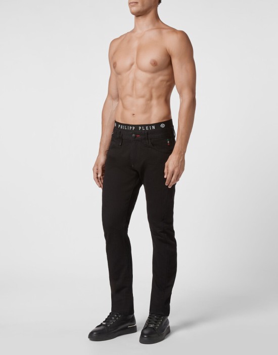 Товар черного цвета с внутренней стороны