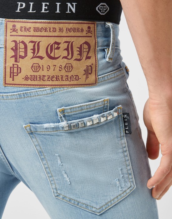 Товар голубого цвета с внутренней стороны