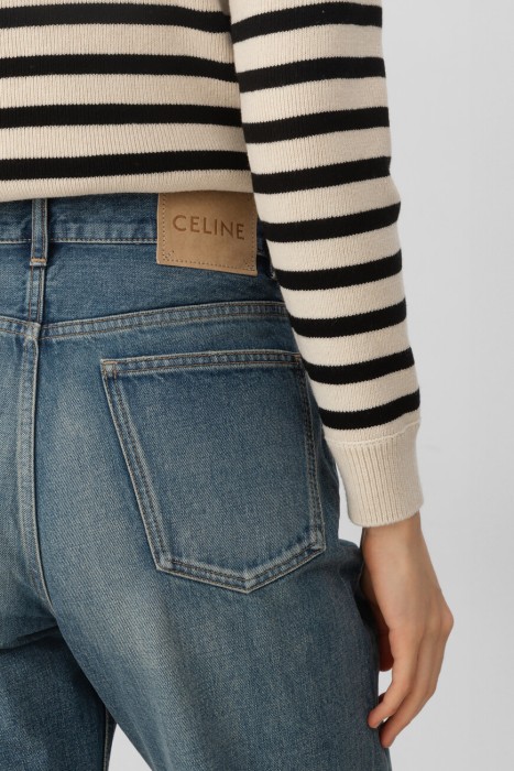 Товар синего цвета с внутренней стороны