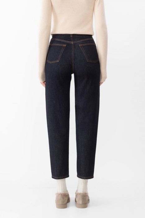 джинсы  по цене 54000 руб вид справа