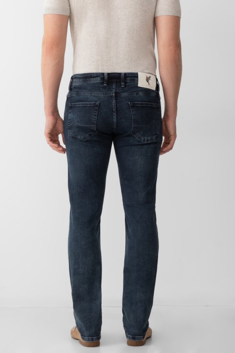 джинсы  по цене 16100 руб вид справа