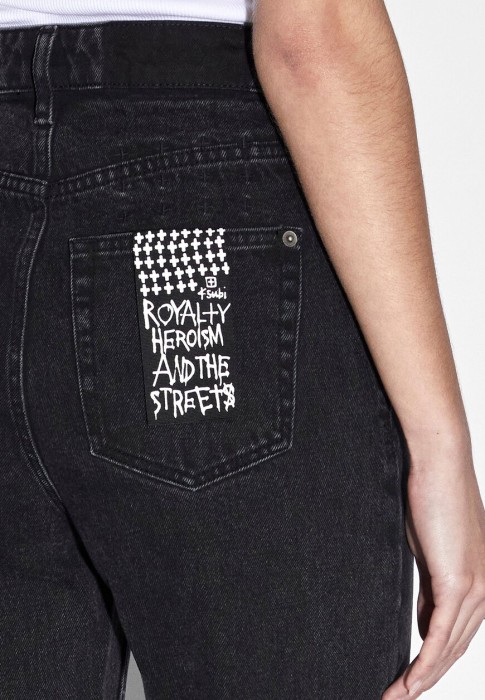 джинсы  из проверенных материалов спереди