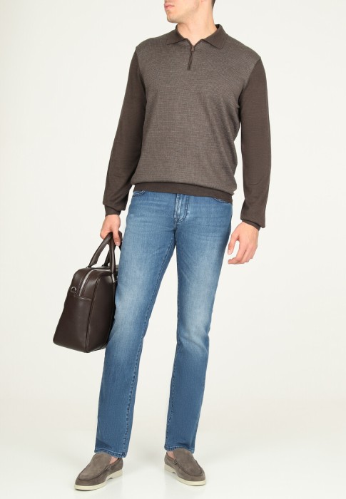 джинсы  по цене 35340 руб вид справа