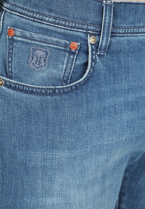 Товар голубого цвета с внутренней стороны