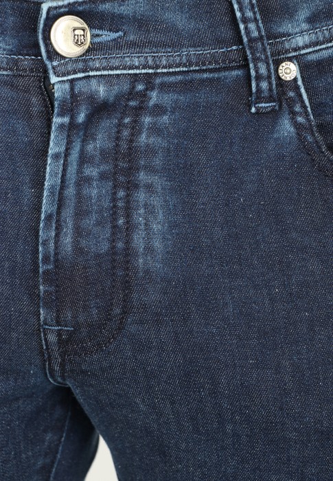 Товар синего цвета с внутренней стороны