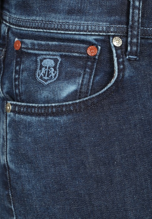 джинсы  из проверенных материалов спереди