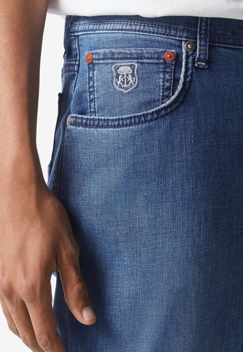 Товар голубого цвета с внутренней стороны