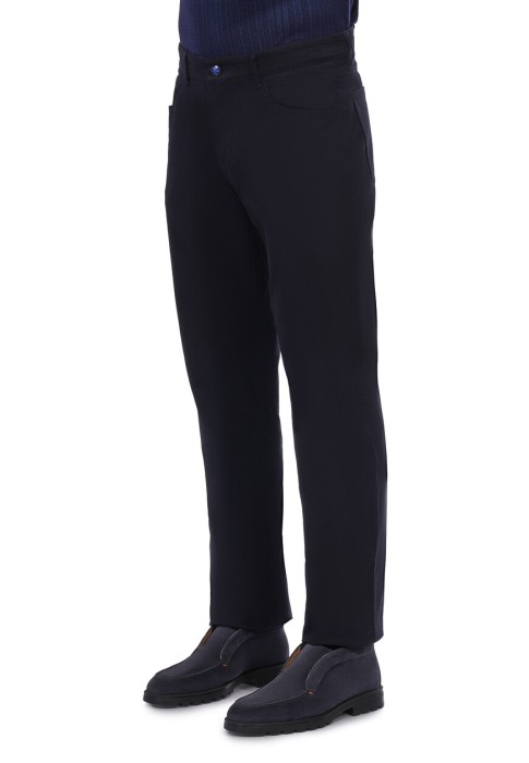 Товар черного цвета с внутренней стороны