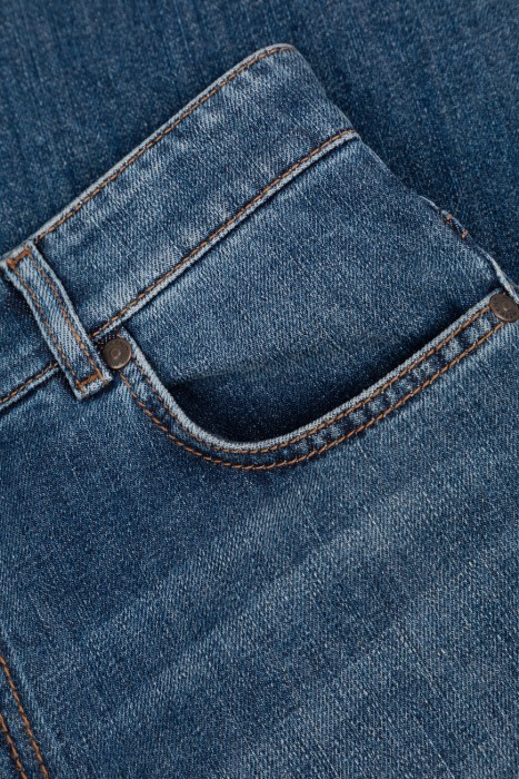 джинсы  классического стиля с лицевой стороны