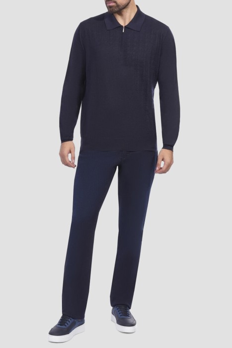 Товар синего цвета с внутренней стороны