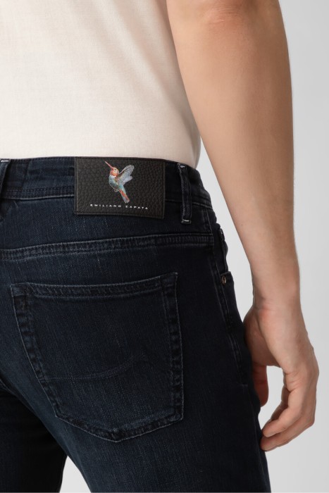 Товар синего цвета с внутренней стороны