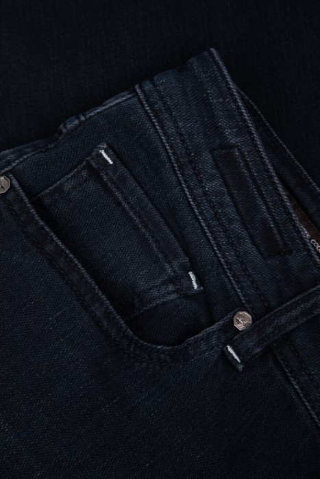 джинсы  универсального стиля с лицевой стороны