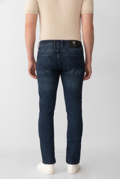 джинсы  по цене 16100 руб вид справа