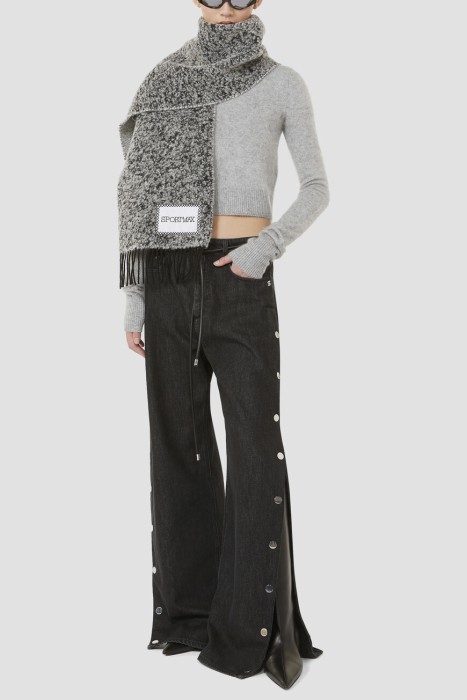 Товар черного цвета с внутренней стороны