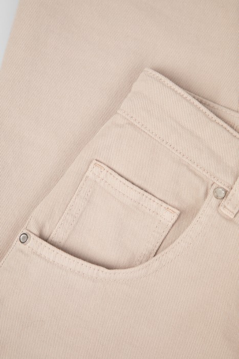 джинсы  универсального стиля с лицевой стороны