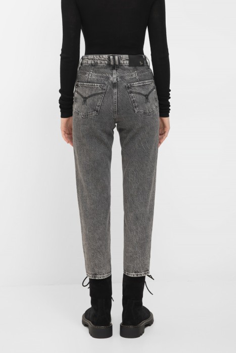 джинсы  по цене 15750 руб вид справа