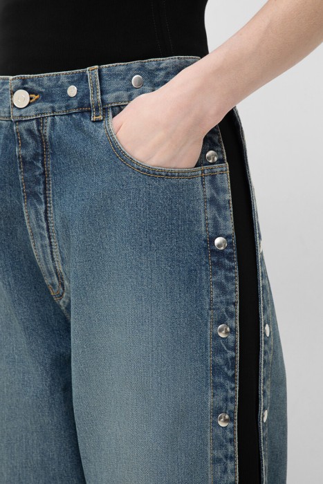 Товар синего цвета с внутренней стороны