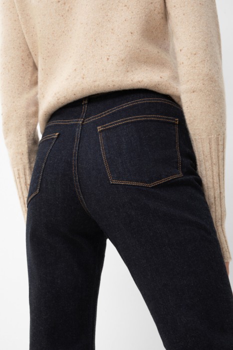 Товар синего цвета с внутренней стороны