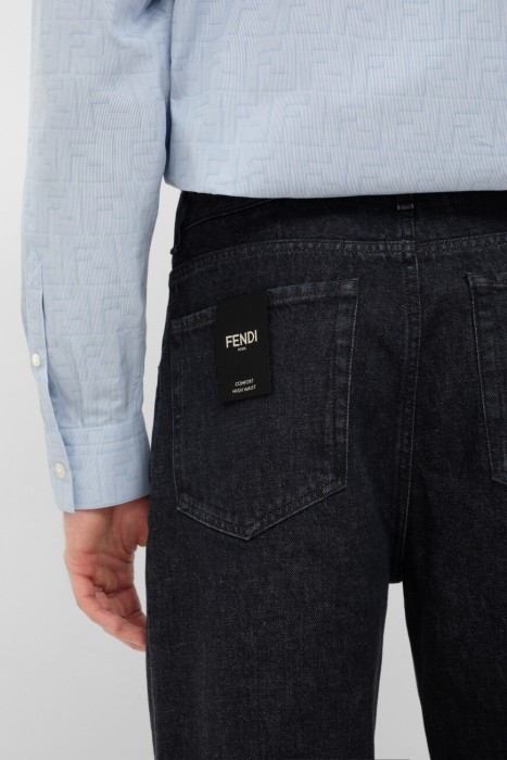 Товар черного цвета с внутренней стороны