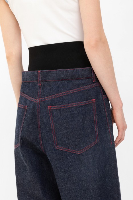 Товар синего цвета с внутренней стороны