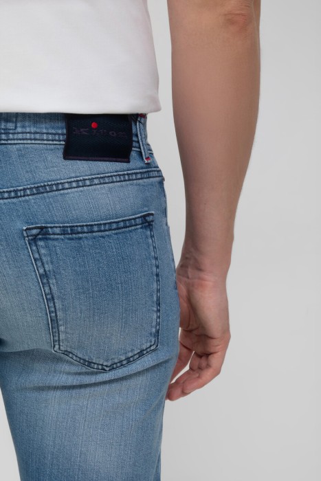 Товар синего цвета с внутренней стороны