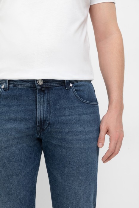 джинсы  из италии вид сбоку