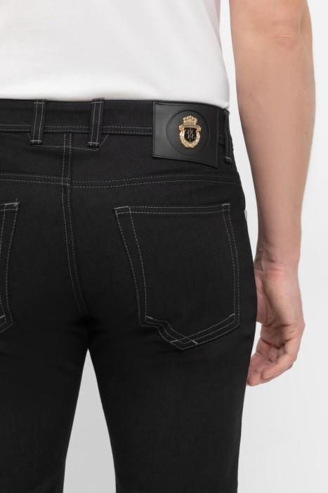 Товар черного цвета с внутренней стороны