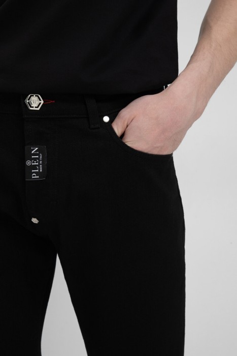 Товар черного цвета с внутренней стороны