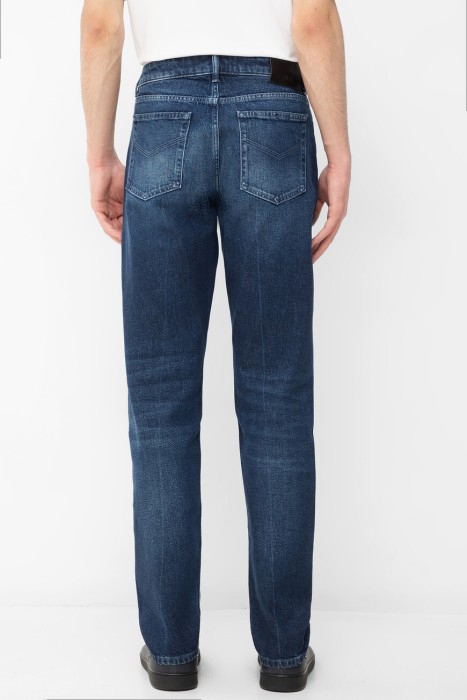 джинсы  по цене 67200 руб вид справа