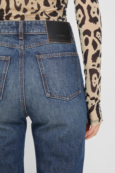 Товар синего цвета с внутренней стороны