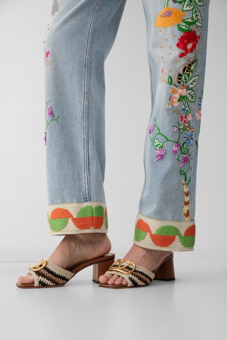 джинсы  из хлопка спереди