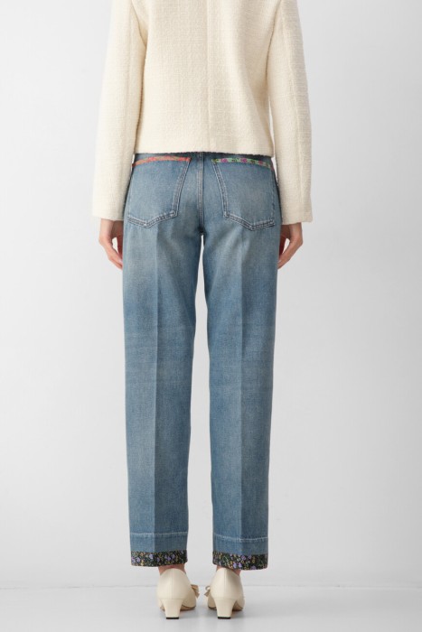 джинсы  по цене 122700 руб вид справа