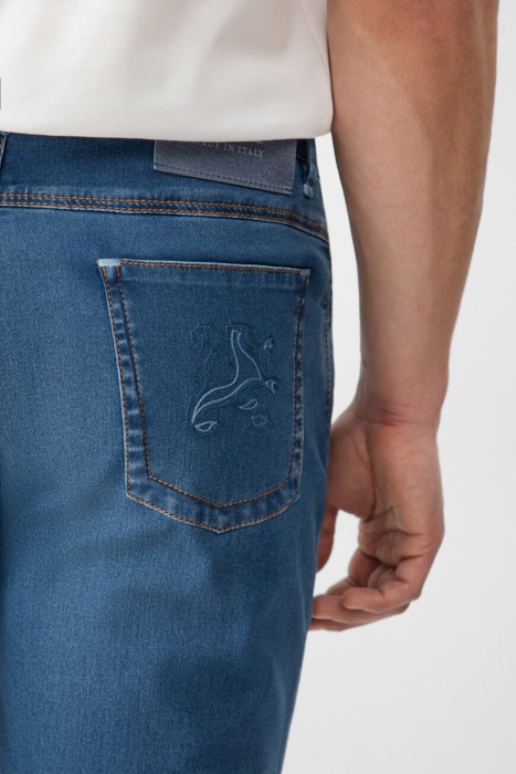 Товар синего цвета с внутренней стороны