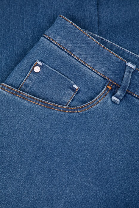 джинсы  повседневного стиля с лицевой стороны