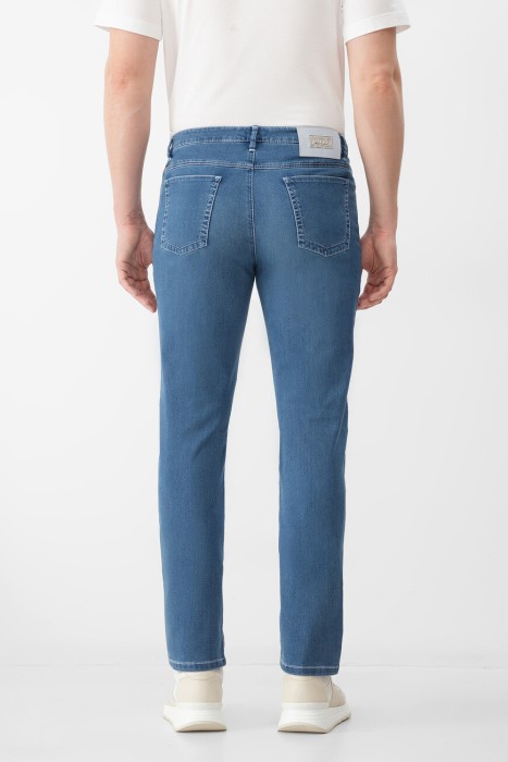 джинсы  по цене 99300 руб вид справа