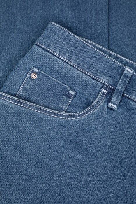 джинсы  кэжуал стиля с лицевой стороны