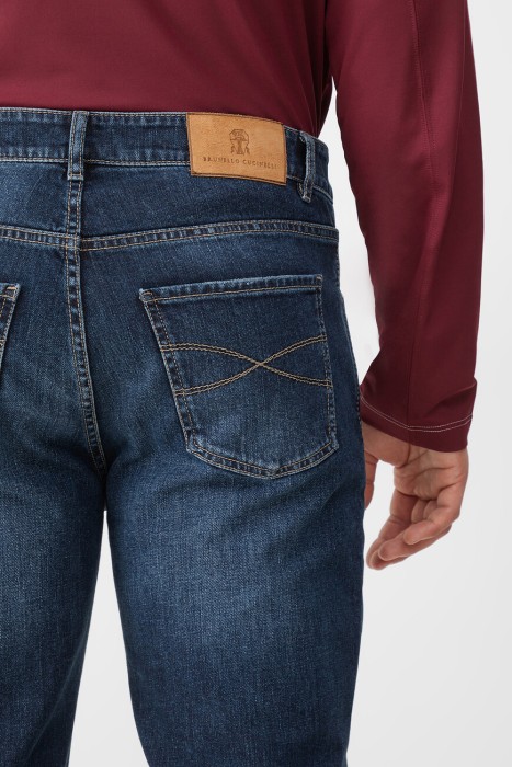 Товар синего цвета с внутренней стороны