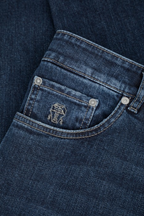 джинсы  универсального стиля с лицевой стороны