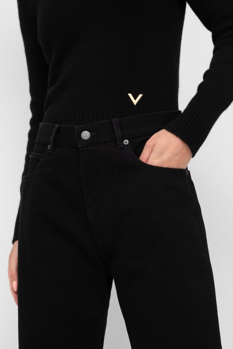 Товар черного цвета с внутренней стороны