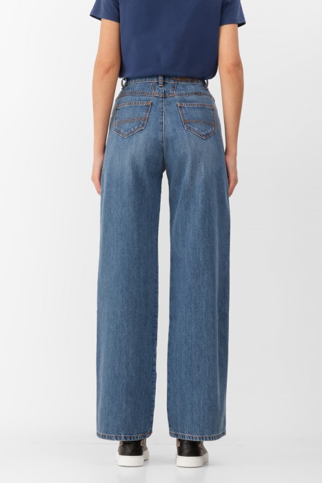 джинсы  от бренда kiton вид слева