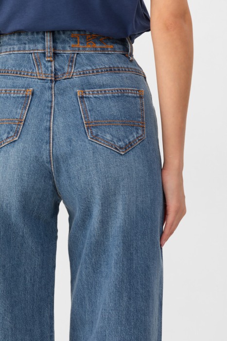 Товар синего цвета с внутренней стороны