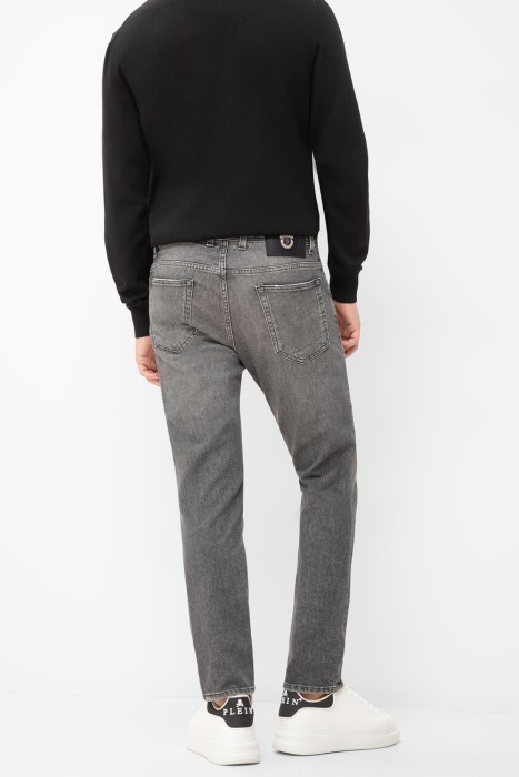 джинсы  по цене 68400 руб вид справа