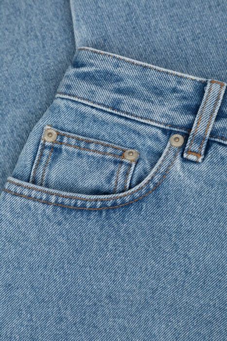 джинсы  универсального стиля с лицевой стороны