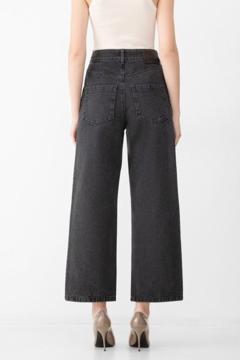 джинсы  от бренда loewe вид слева