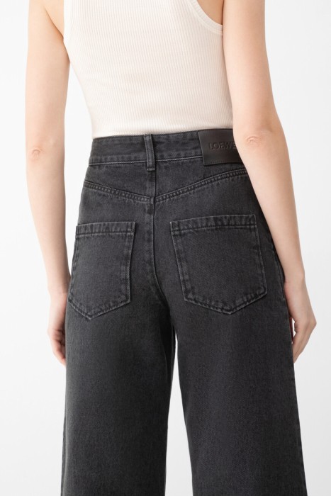 Товар черного цвета с внутренней стороны