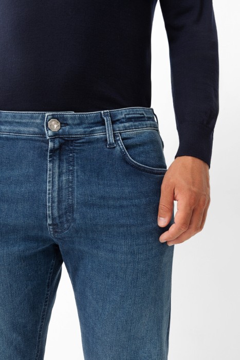 Товар синего цвета с внутренней стороны