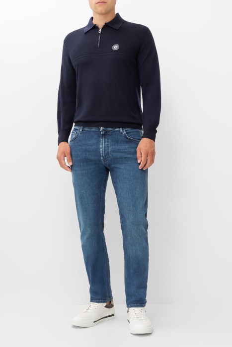 джинсы  из хлопка спереди