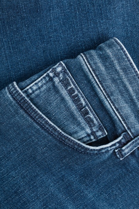 джинсы  универсального стиля с лицевой стороны