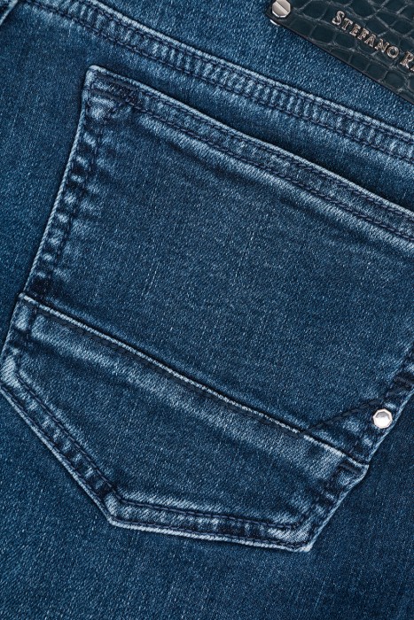 джинсы  для взрослого возраста с изнаночной стороны