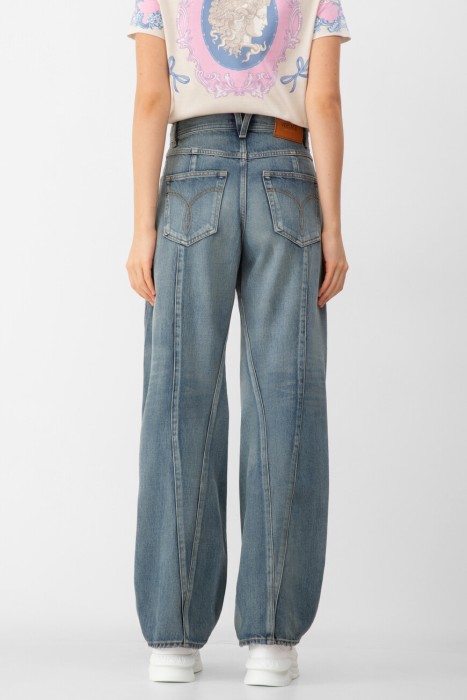 джинсы  от бренда versace вид слева